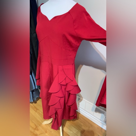 Red bell-sleeve midi dress - Picture 3 of 8